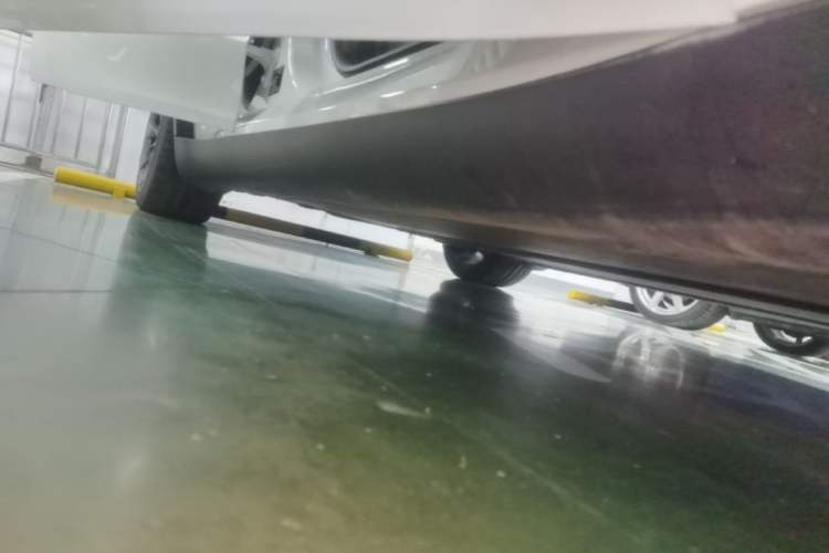 Used Tesla Model Y 2021 Long-Range All-Wheel-Drive Version Right Side Sill