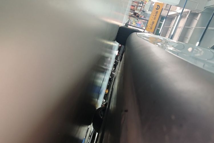 Used Tesla Model Y 2021 Long-Range All-Wheel-Drive Version Right Side Sill
