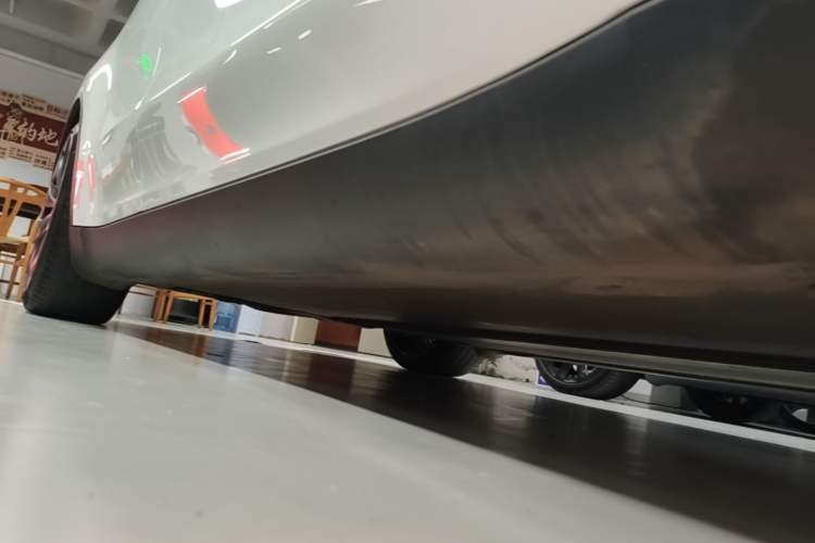 Used Tesla Model Y 2021 Performance High-Performance All-Wheel-Drive Version Right Side Sill