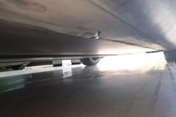 Used Tesla Model Y 2021 Standard Range Rear-Wheel Drive Version Right Side Sill