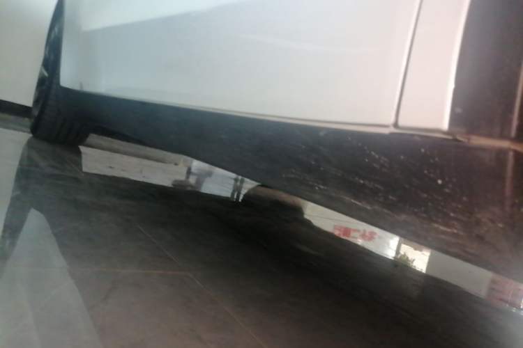 Used Tesla Model Y 2021 Long-Range All-Wheel-Drive Version Right Side Sill