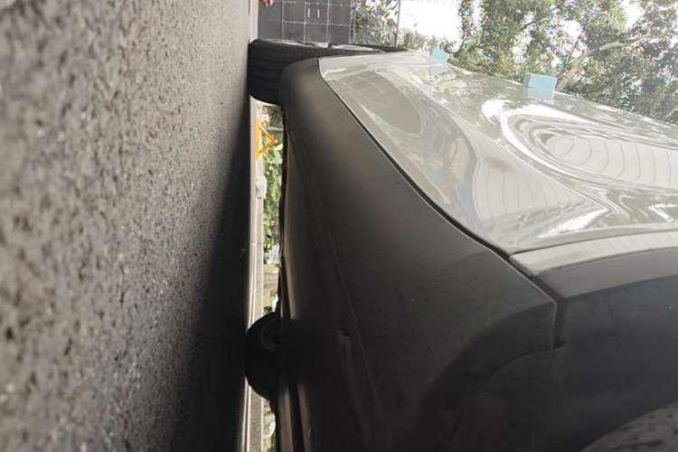 Used Tesla Model Y 2021 Standard Range Rear-Wheel Drive Version Right Side Sill