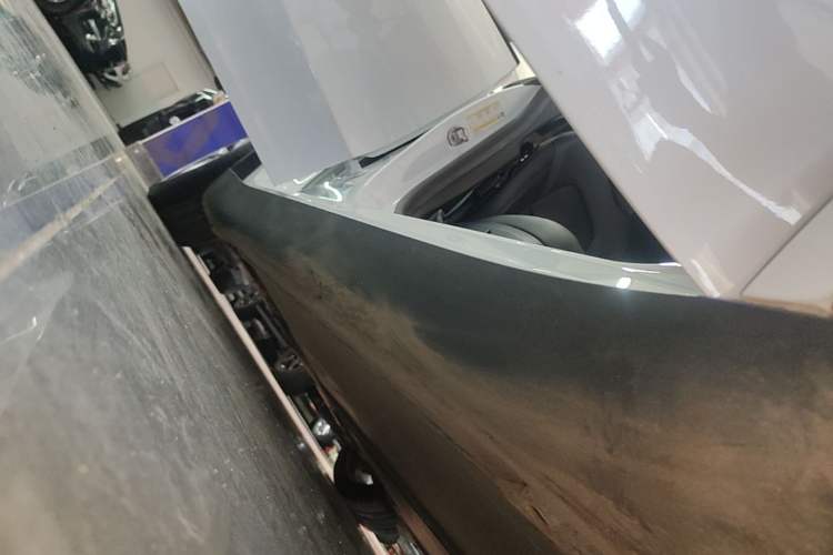 Used Tesla Model Y 2021 Standard Range Rear-Wheel Drive Version Right Side Sill
