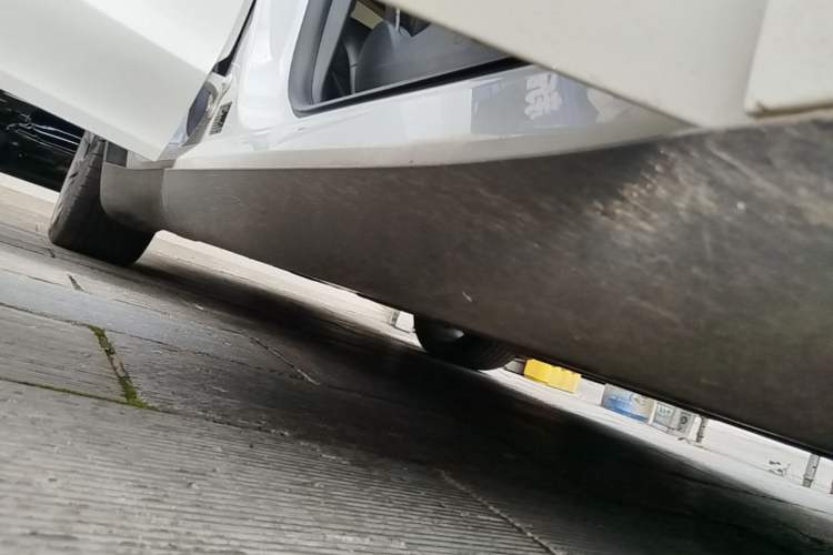 Used Tesla Model Y 2021 Standard Range Rear-Wheel Drive Version Right Side Sill