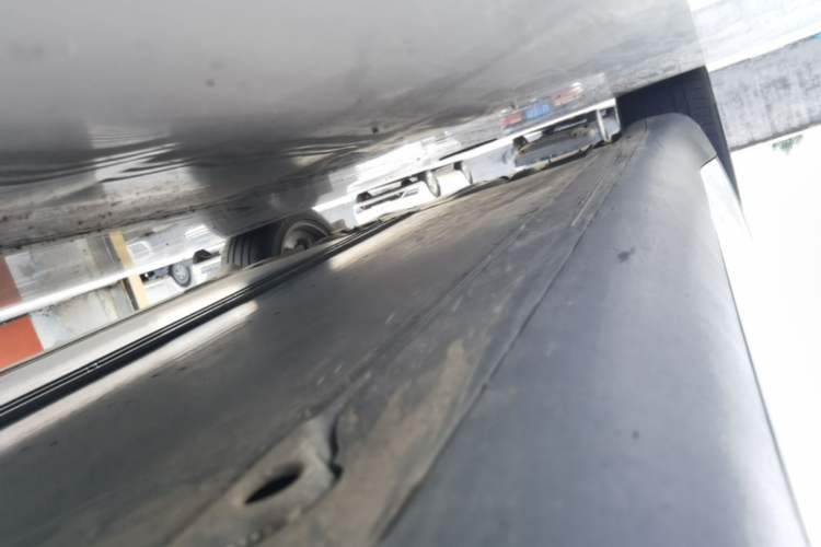 Used Tesla Model Y 2021 Standard Range Rear-Wheel Drive Version Right Side Sill