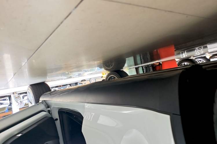 Used Tesla Model Y 2021 Standard Range Rear-Wheel Drive Version Right Side Sill