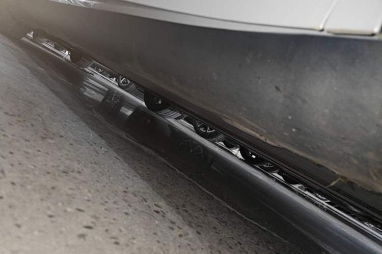 Used Tesla Model Y 2021 Long-Range All-Wheel-Drive Version Right Side Sill