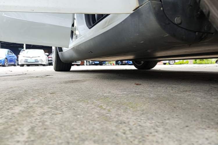 Used Tesla Model Y 2021 Standard Range Rear-Wheel Drive Version Right Side Sill
