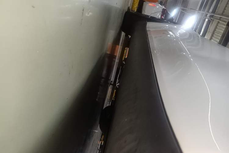 Used Tesla Model Y 2021 Standard Range Rear-Wheel Drive Version Right Side Sill
