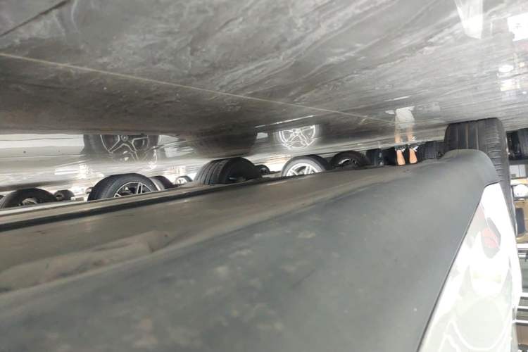 Used Tesla Model Y 2021 Long-Range All-Wheel-Drive Version 3D7 Right Side Sill
