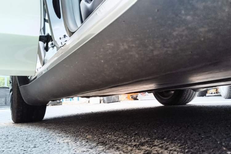 Used Tesla Model Y 2021 Long-Range All-Wheel-Drive Version 3D7 Right Side Sill