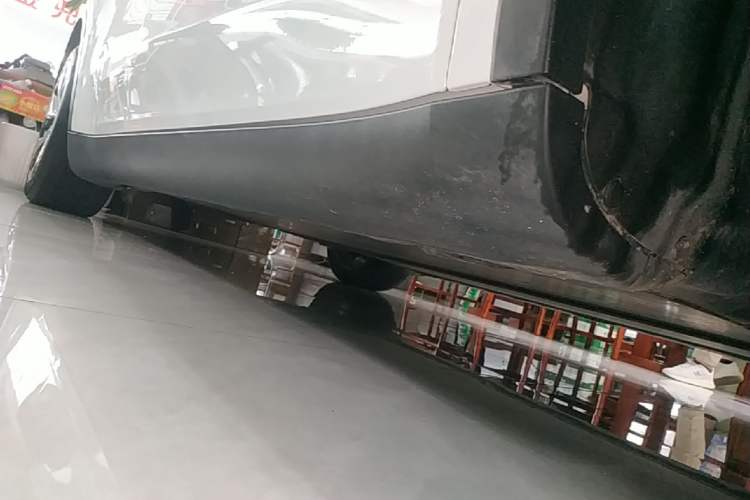 Used Tesla Model Y 2021 Long-Range All-Wheel-Drive Version Right Side Sill