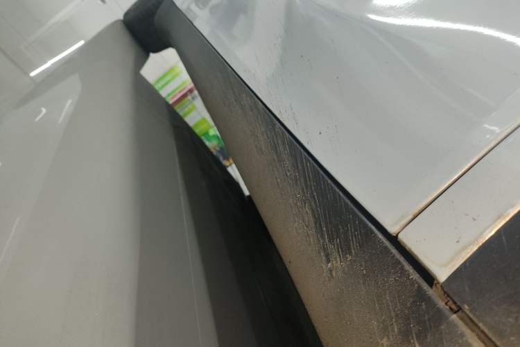 Used Tesla Model Y 2021 Standard Range Rear-Wheel Drive Version Right Side Sill