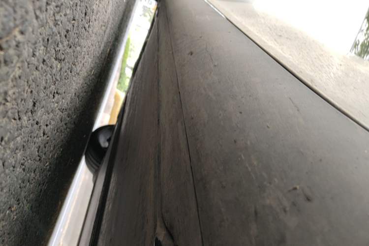 Used Tesla Model Y 2021 Performance High-Performance All-Wheel-Drive Version Right Side Sill