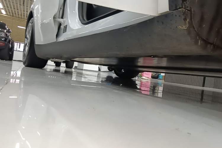 Used Tesla Model Y 2021 Standard Range Rear-Wheel Drive Version Right Side Sill