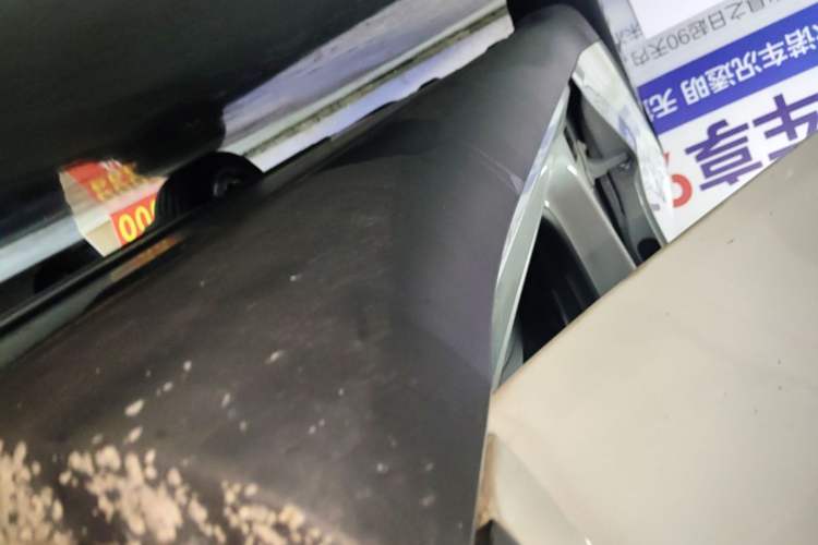 Used Tesla Model Y 2021 Standard Range Rear-Wheel Drive Version Right Side Sill