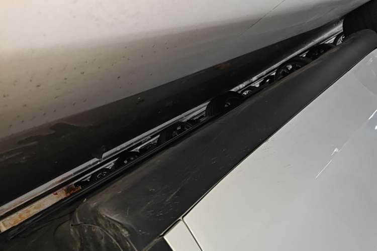 Used Tesla Model Y 2021 Revised Version 2 Long-Range All-Wheel-Drive Edition Right Side Sill