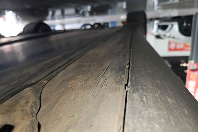 Used Tesla Model Y 2021 Standard Range Rear-Wheel Drive Version Right Side Sill