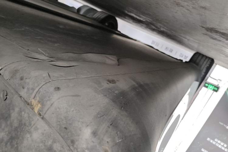 Used Tesla Model Y 2021 Long-Range All-Wheel-Drive Version 3D7 Right Side Sill