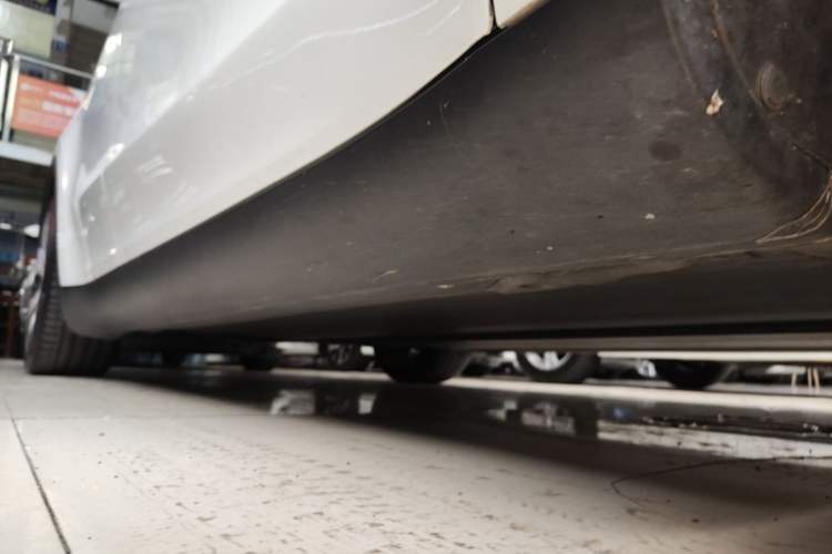 Used Tesla Model Y 2021 Standard Range Rear-Wheel Drive Version Right Side Sill