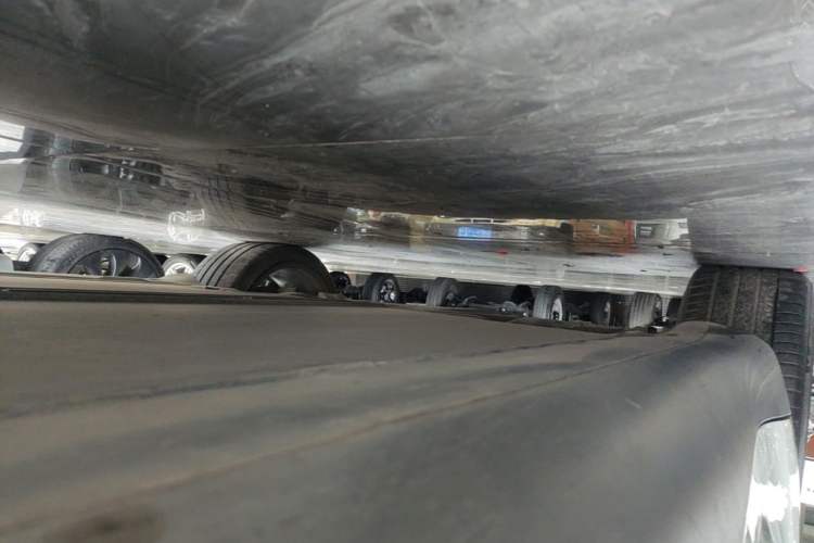 Used Tesla Model Y 2021 Long-Range All-Wheel-Drive Version Right Side Sill
