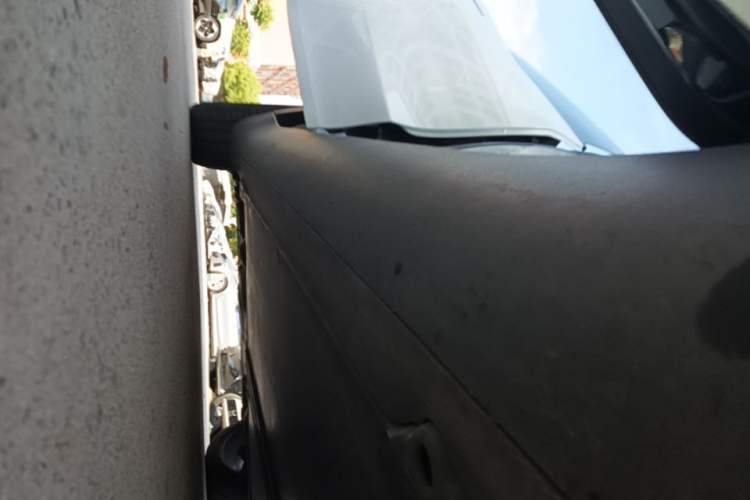 Used Tesla Model Y 2021 Standard Range Rear-Wheel Drive Version Right Side Sill