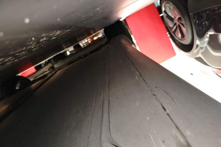 Used Tesla Model Y 2021 Long-Range All-Wheel-Drive Version 3D7 Right Side Sill