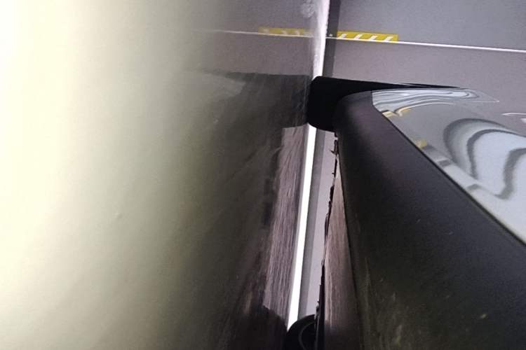 Used Tesla Model Y 2021 Standard Range Rear-Wheel Drive Version Right Side Sill