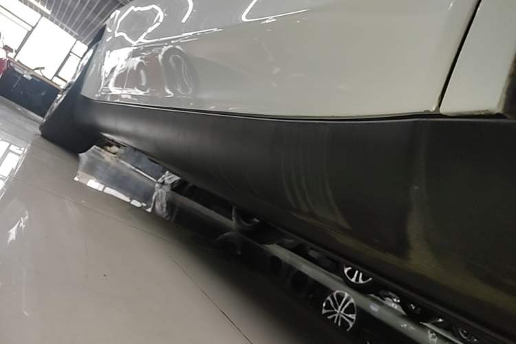 Used Tesla Model Y 2021 Long-Range All-Wheel-Drive Version Right Side Sill