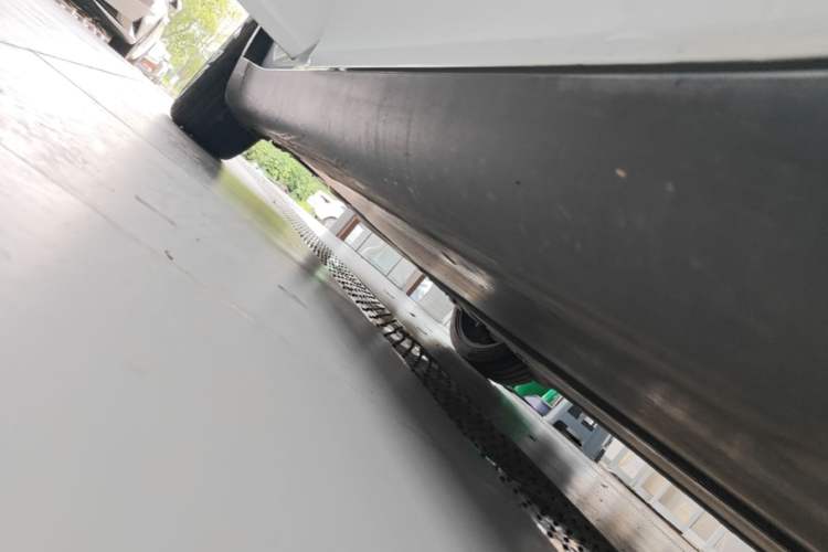 Used Tesla Model Y 2021 Long-Range All-Wheel-Drive Version Right Side Sill