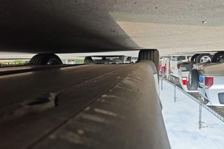 Used Tesla Model Y 2021 Standard Range Rear-Wheel Drive Version Right Side Sill