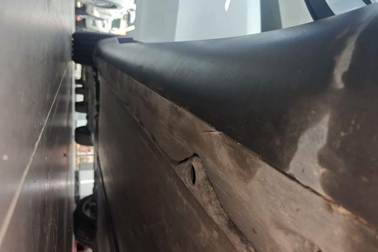 Used Tesla Model Y 2021 Long-Range All-Wheel-Drive Version 3D7 Right Side Sill