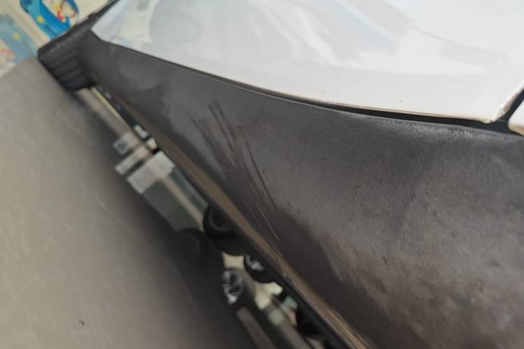Used Tesla Model Y 2021 Revised Version 2 Long-Range All-Wheel-Drive Edition Right Side Sill