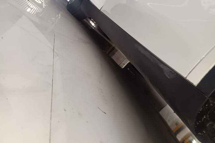 Used Tesla Model Y 2021 Long-Range All-Wheel-Drive Version Right Side Sill