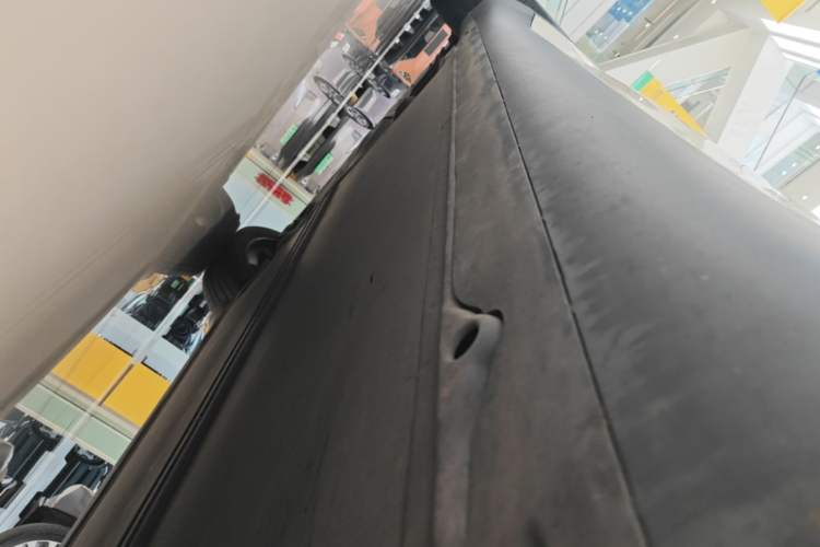 Used Tesla Model Y 2021 Standard Range Rear-Wheel Drive Version Right Side Sill