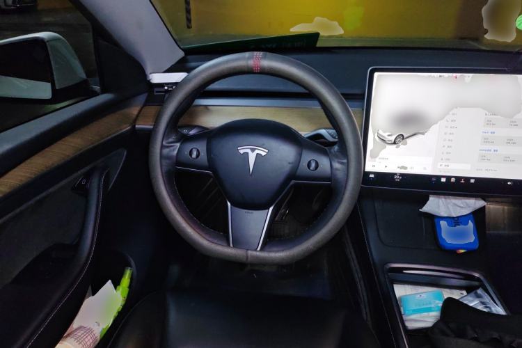 Used Tesla Model Y 2021 Long-Range All-Wheel-Drive Version Steering Wheel
