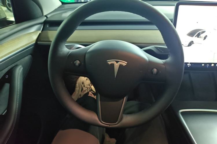 Used Tesla Model Y 2021 Long-Range All-Wheel-Drive Version 3D7 Steering Wheel