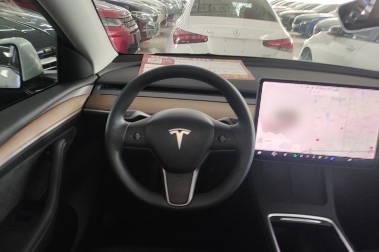Used Tesla Model Y 2021 Standard Range Rear-Wheel Drive Version Steering Wheel