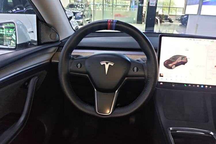 Used Tesla Model Y 2021 Long-Range All-Wheel-Drive Version Steering Wheel