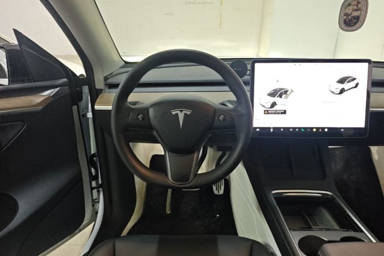 Used Tesla Model Y 2021 Long-Range All-Wheel-Drive Version Steering Wheel