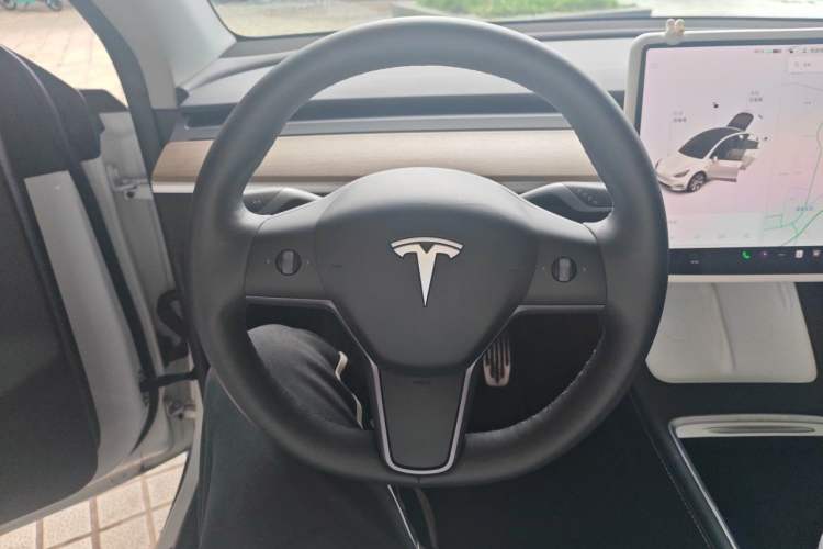 Used Tesla Model Y 2021 Standard Range Rear-Wheel Drive Version Steering Wheel