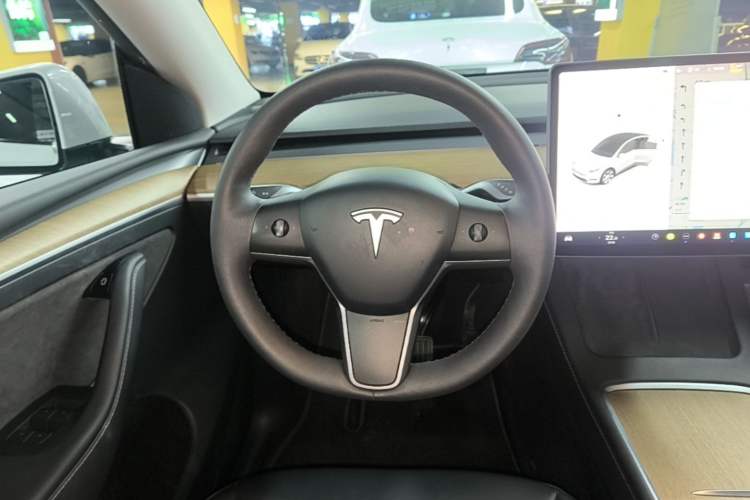 Used Tesla Model Y 2021 Long-Range All-Wheel-Drive Version Steering Wheel