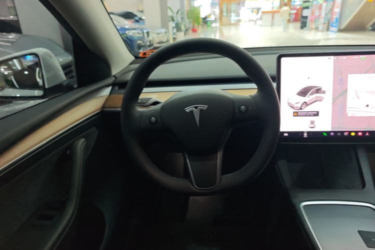 Used Tesla Model Y 2021 Standard Range Rear-Wheel Drive Version Steering Wheel
