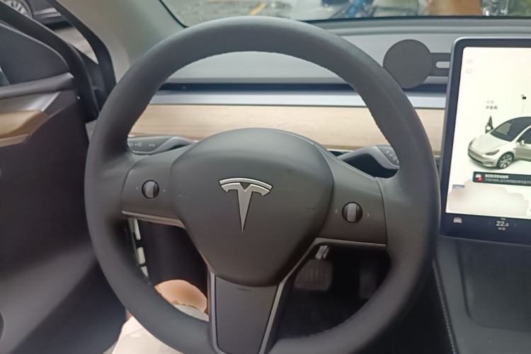 Used Tesla Model Y 2021 Long-Range All-Wheel-Drive Version Steering Wheel