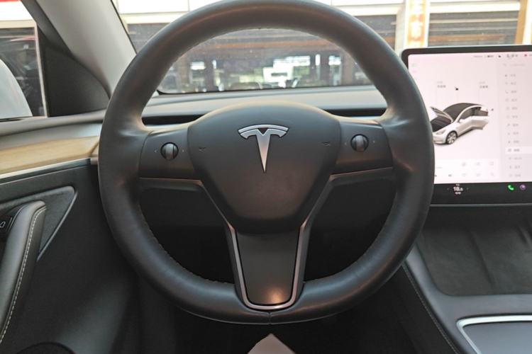 Used Tesla Model Y 2021 Standard Range Rear-Wheel Drive Version Steering Wheel