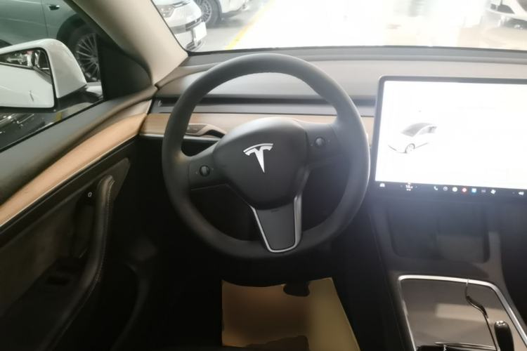 Used Tesla Model Y 2021 Long-Range All-Wheel-Drive Version 3D7 Steering Wheel