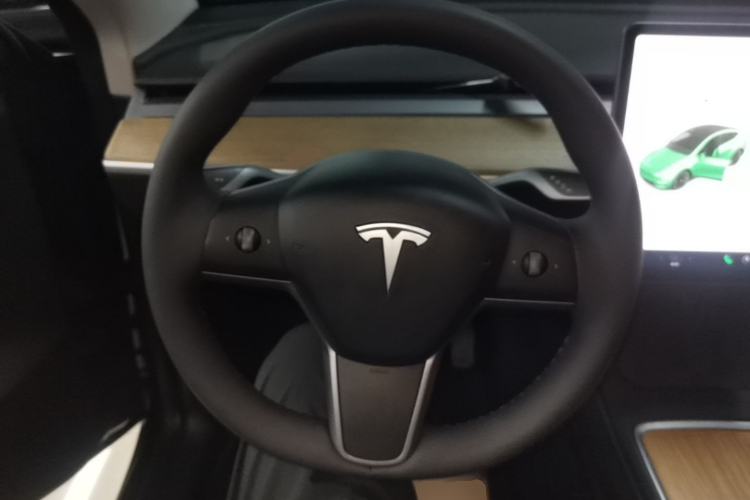 Used Tesla Model Y 2021 Long-Range All-Wheel-Drive Version Steering Wheel