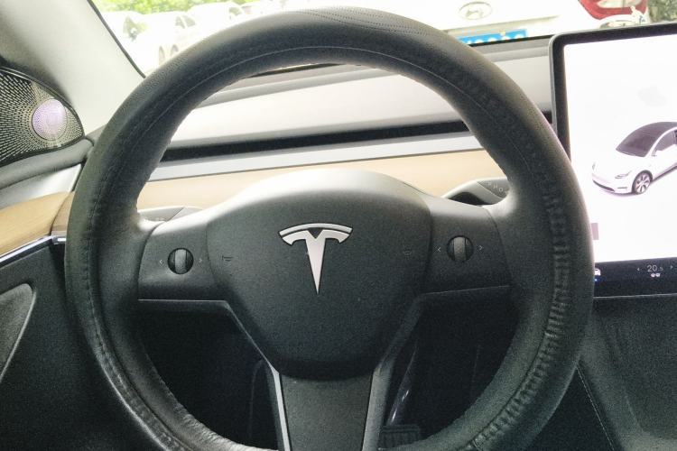 Used Tesla Model Y 2021 Standard Range Rear-Wheel Drive Version Steering Wheel