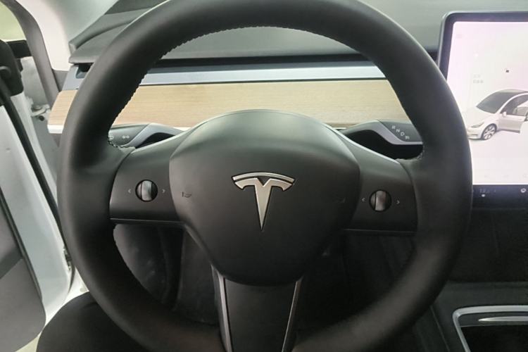 Used Tesla Model Y 2021 Long-Range All-Wheel-Drive Version 3D7 Steering Wheel