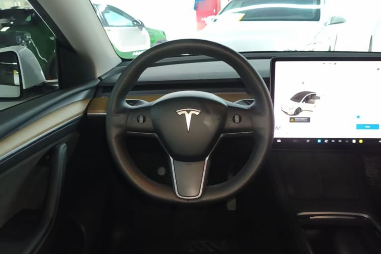 Used Tesla Model Y 2021 Long-Range All-Wheel-Drive Version Steering Wheel